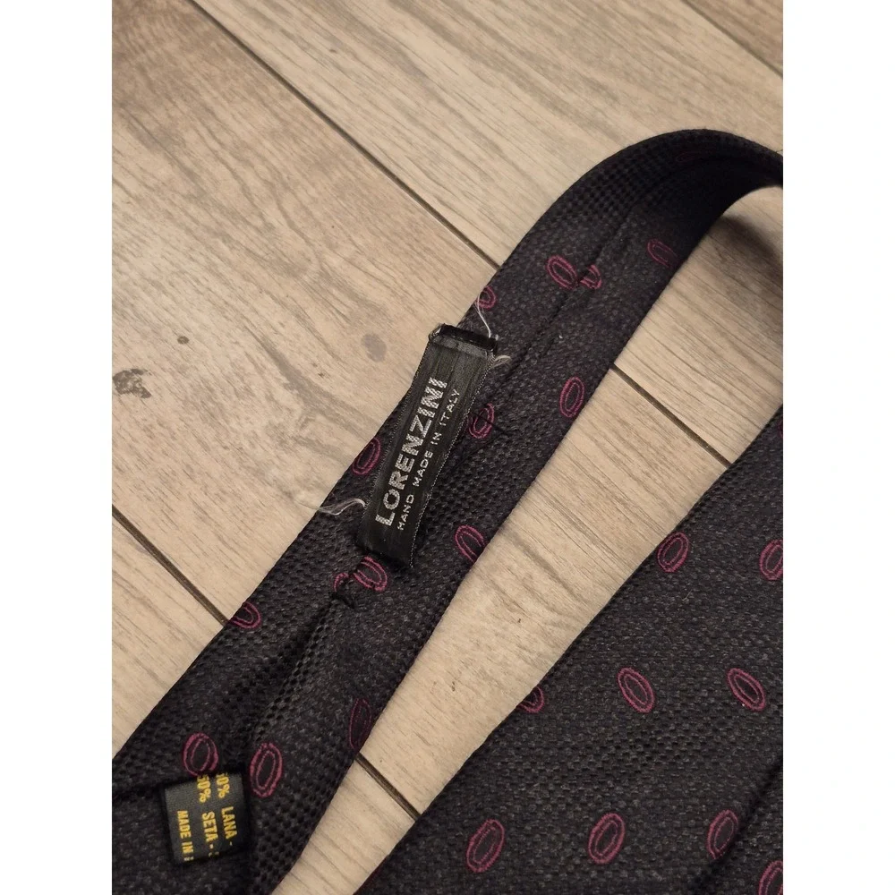 Lorenzini Hand Made in Italy Silk Blend Red Geometric Oval Pattern Necktie Black